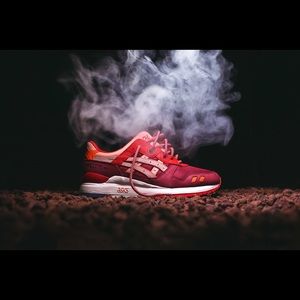 SOLD ✅ ASICS GEL-LYTE V KITH RONNIE FIEG VOLCANO